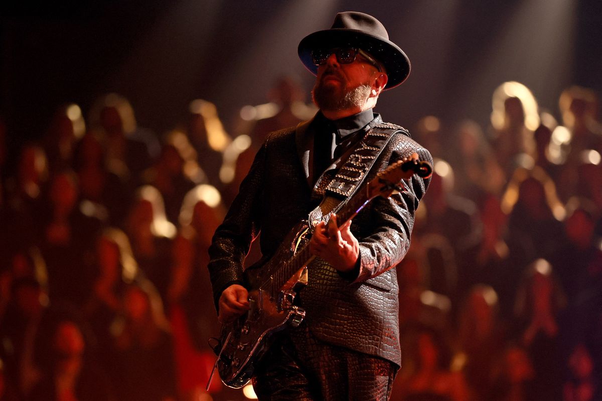 LOS ANGELES, CALIFORNIA - NOVEMBER 05: Dave Stewart of Eurythmics performs onstage during the 37th Annual Rock & Roll Hall of Fame Induction Ceremony at Microsoft Theater on November 05, 2022 in Los Angeles, California.   Theo Wargo/Getty Images for The Rock and Roll Hall of Fame/AFP (Photo by Theo Wargo / GETTY IMAGES NORTH AMERICA / Getty Images via AFP)