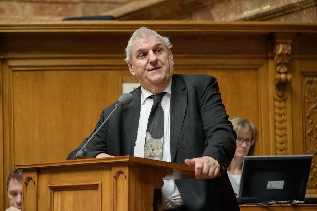 Le conseiller national Daniel Brélaz pendant un débat sur l’énergie lors de la session fédérale du printemps 2018.
