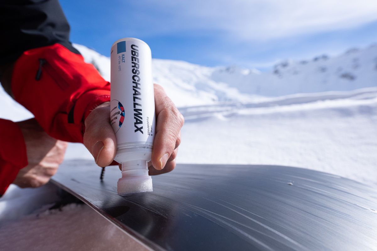 Fluorfri voks finnes også i flytende versjon for rask bruk direkte i felten.