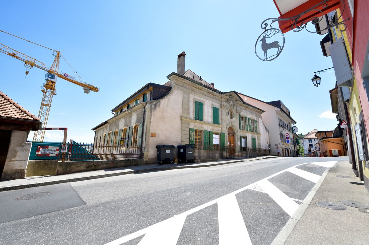 Façade du bâtiment de la bibliothèque et du Théâtre de la Tournelle à Orbe.