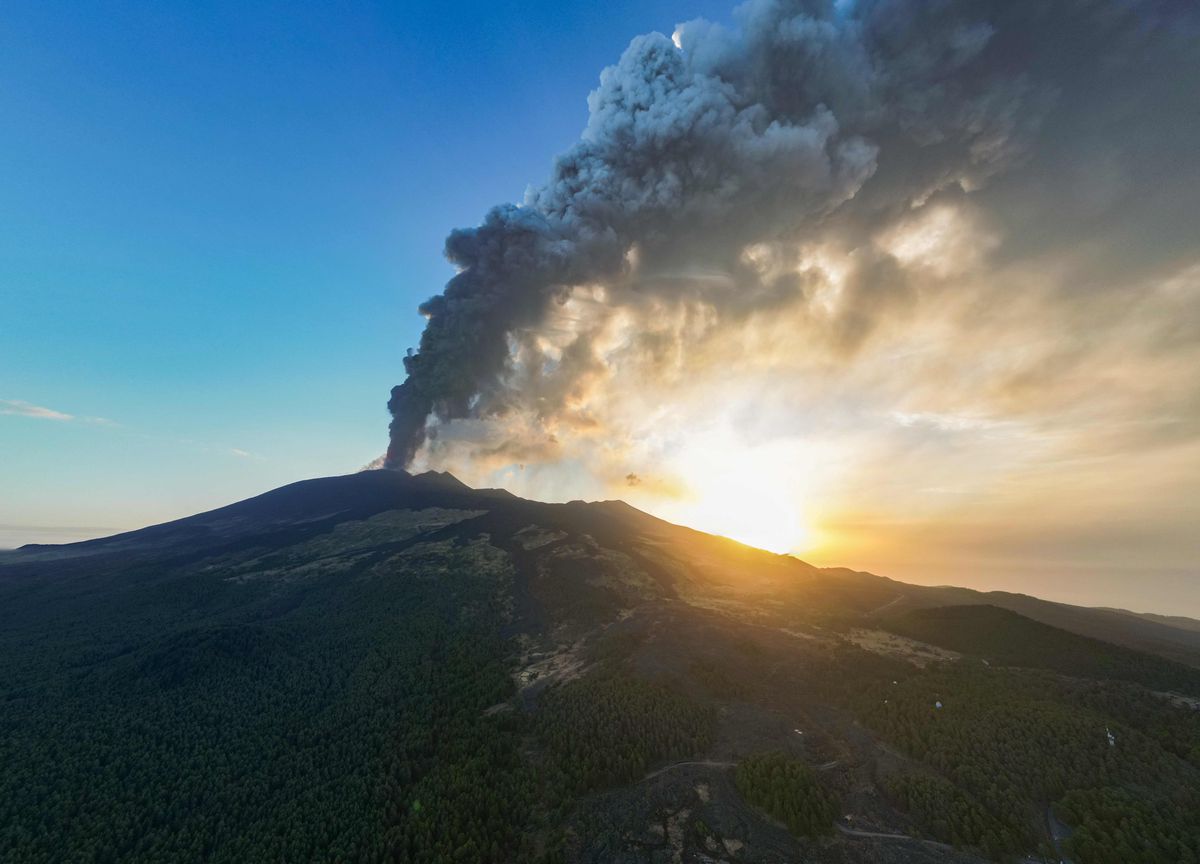 The volcanic ash cloud stretched for kilometers and reached into the sky.