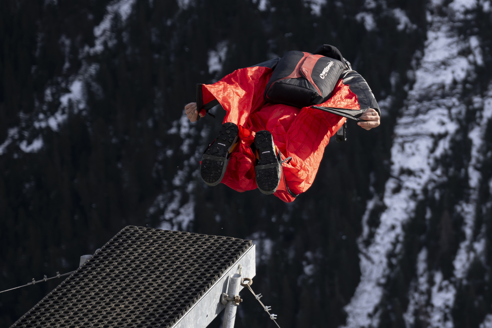 Fallschirmunfall in Österreich: Schweizerin bei Wingsuit-Kollision mit Kollegin lebensgefährlich verletzt
