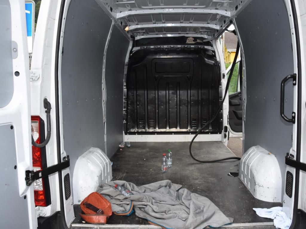Arrests in Nidwalden – Police discover 23 refugees in van