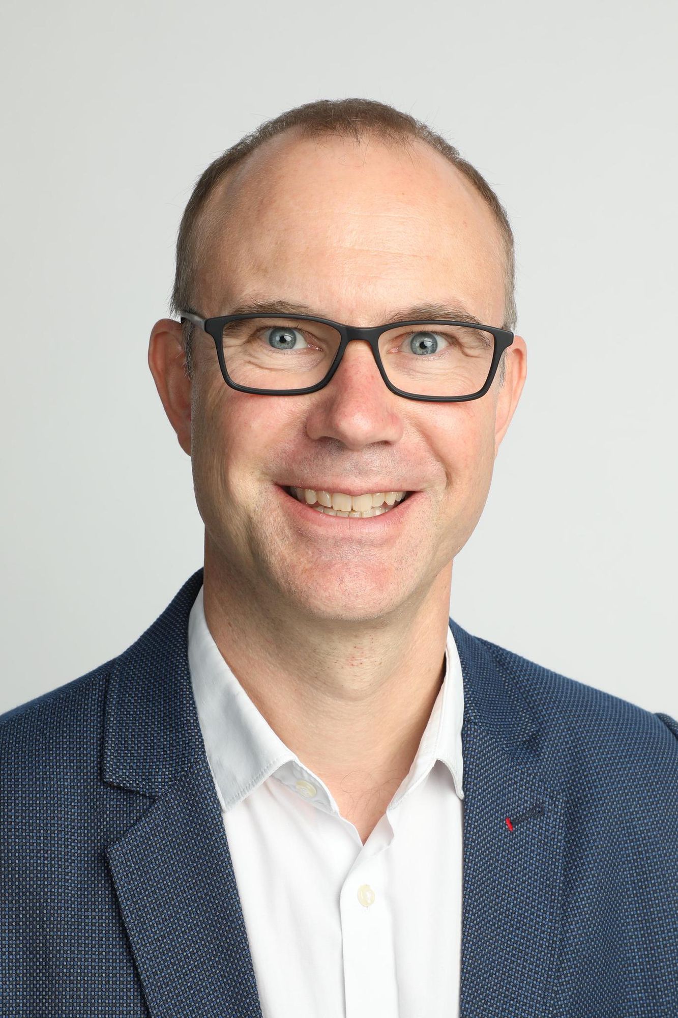 Janek Lobmaier arbeitet als Psychologiedozent an der Universität Bern.