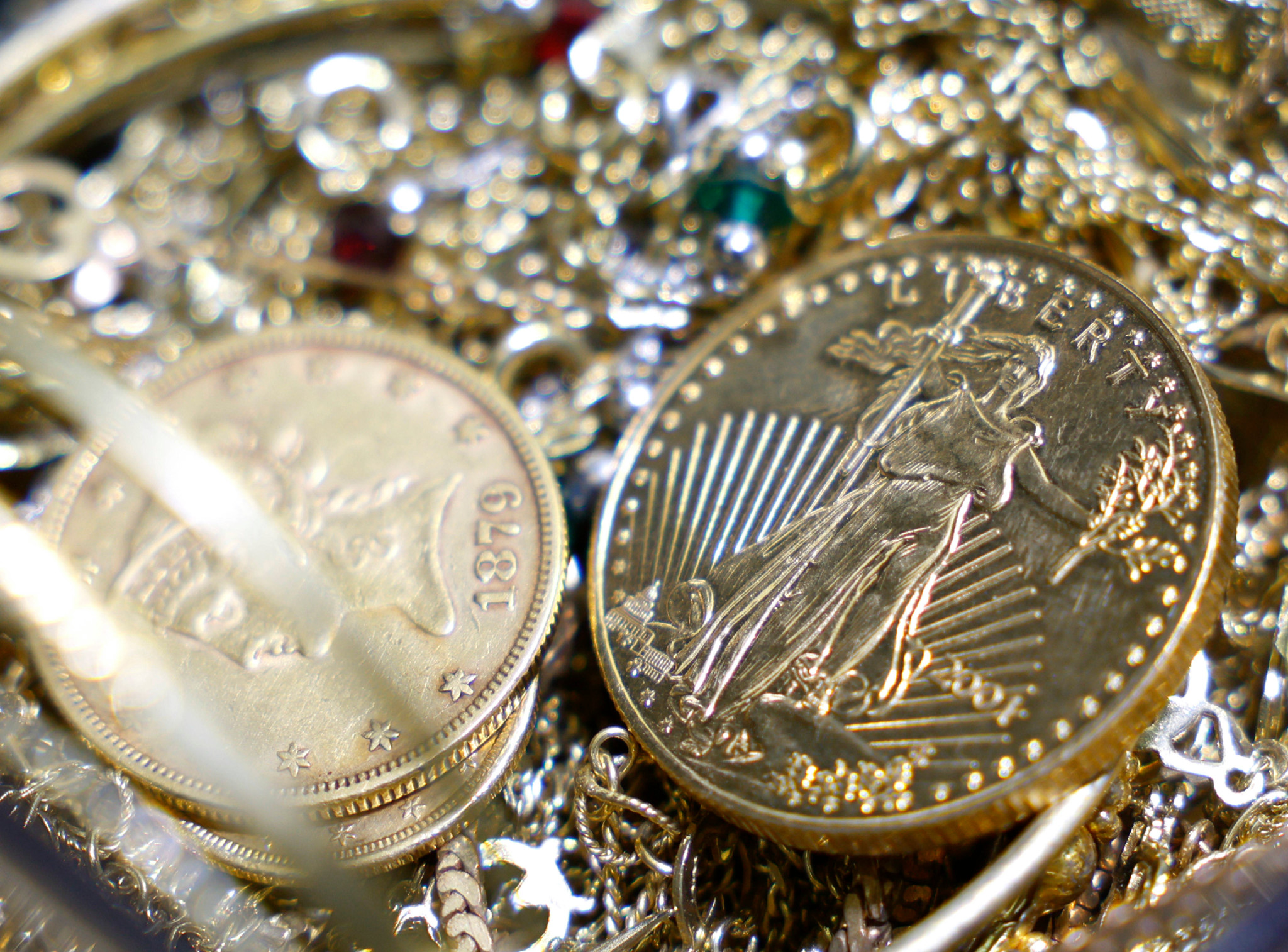 Vertrauen in US-Dollar schwindet: Goldpreis im Hoch – verschiebt sich da gerade etwas am Finanzmarkt?
