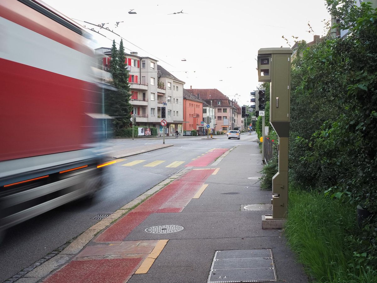 Verkehrskontrolle In Winterthur Wieso Die Stapo Mobile Blitzer Vor verkehrskontrolle-in-winterthur-wieso-die-stapo-mobile-blitzer-vor