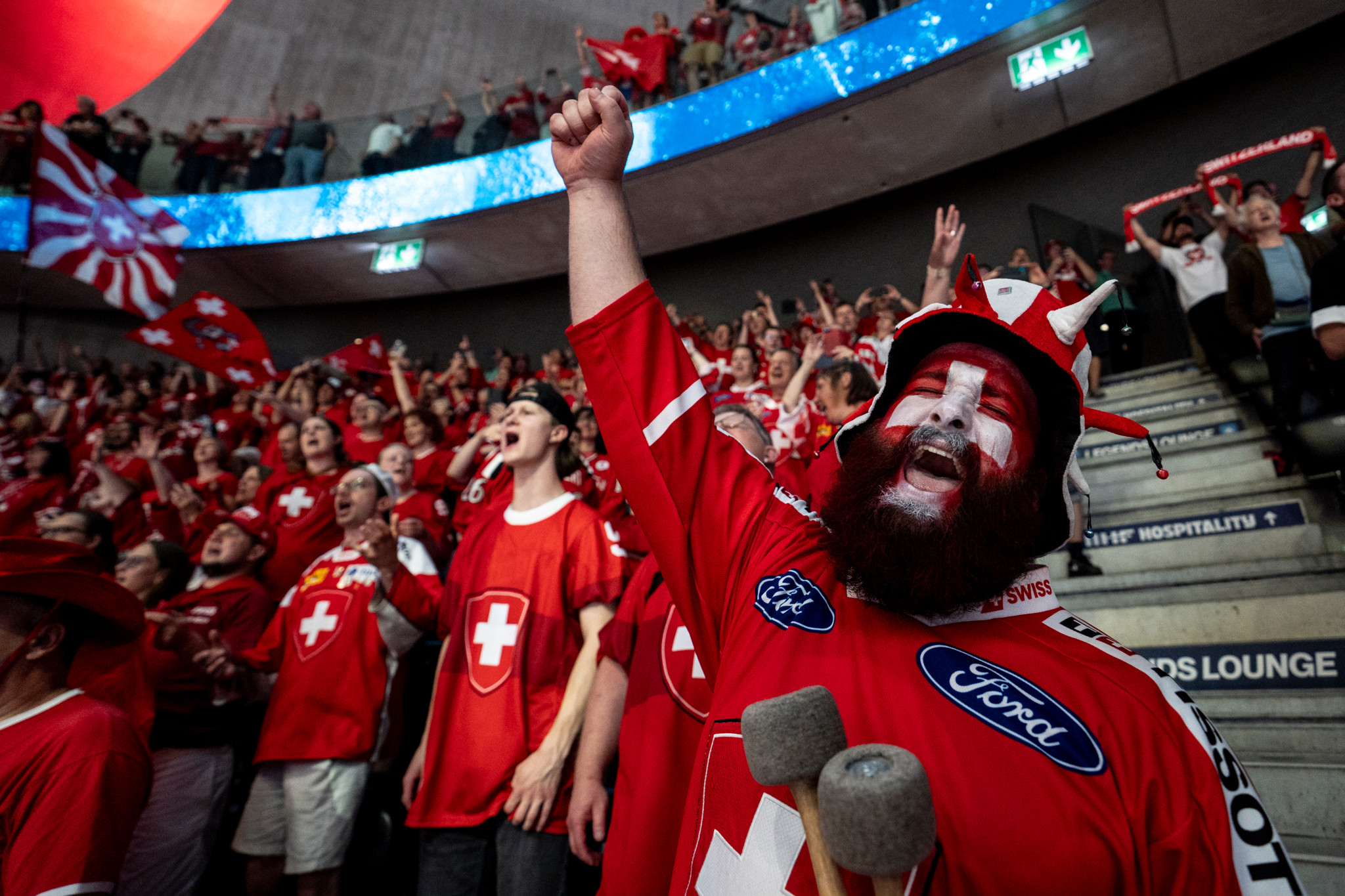 Begeisternde Eishockey-WM: Die ganze Schweiz singt «W. Nuss vo Bümpliz» – und Büne Huber posiert mit einem Löwenrudel