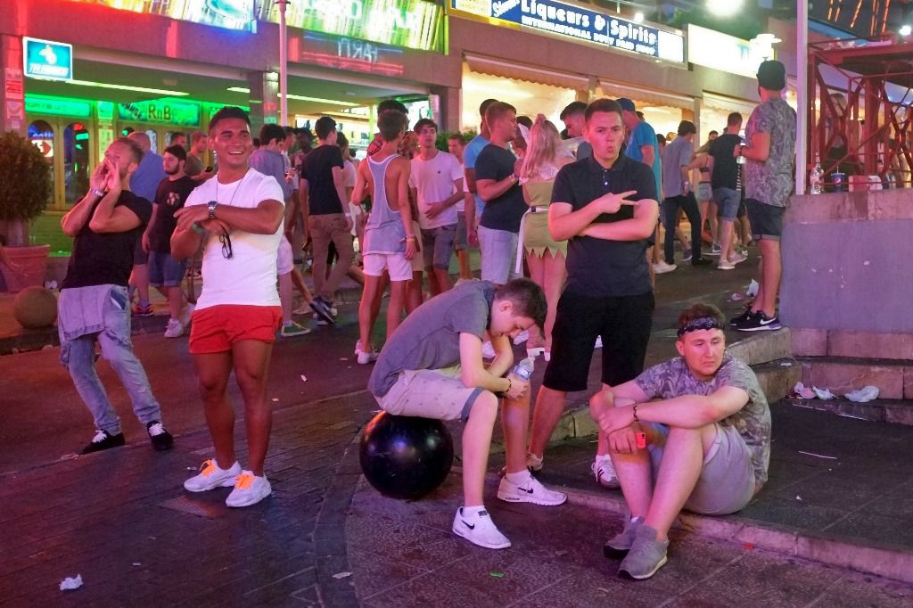 Baléares: un touriste meurt en tombant du balcon