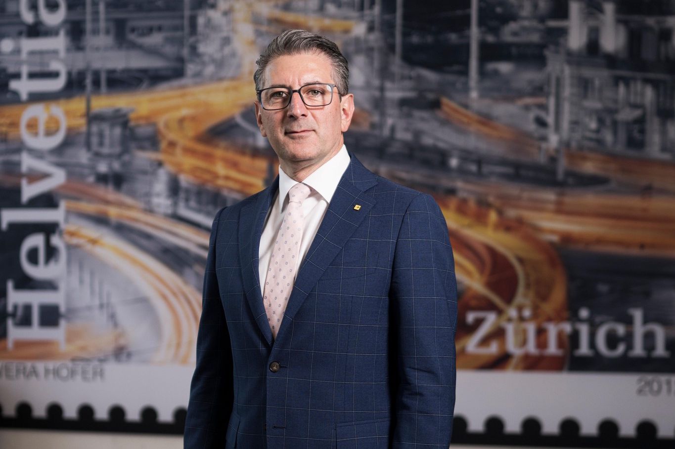 Portrait von Roberto Cirillo, fotografiert in der Schalterhalle der Sihlpost.Exklusives Interview mit Post-Chef Roberto Cirillo zu bedeutender Ankündigung des Staatsbetriebs
06.07.2023
(URS JAUDAS/TAGES-ANZEIGER)
