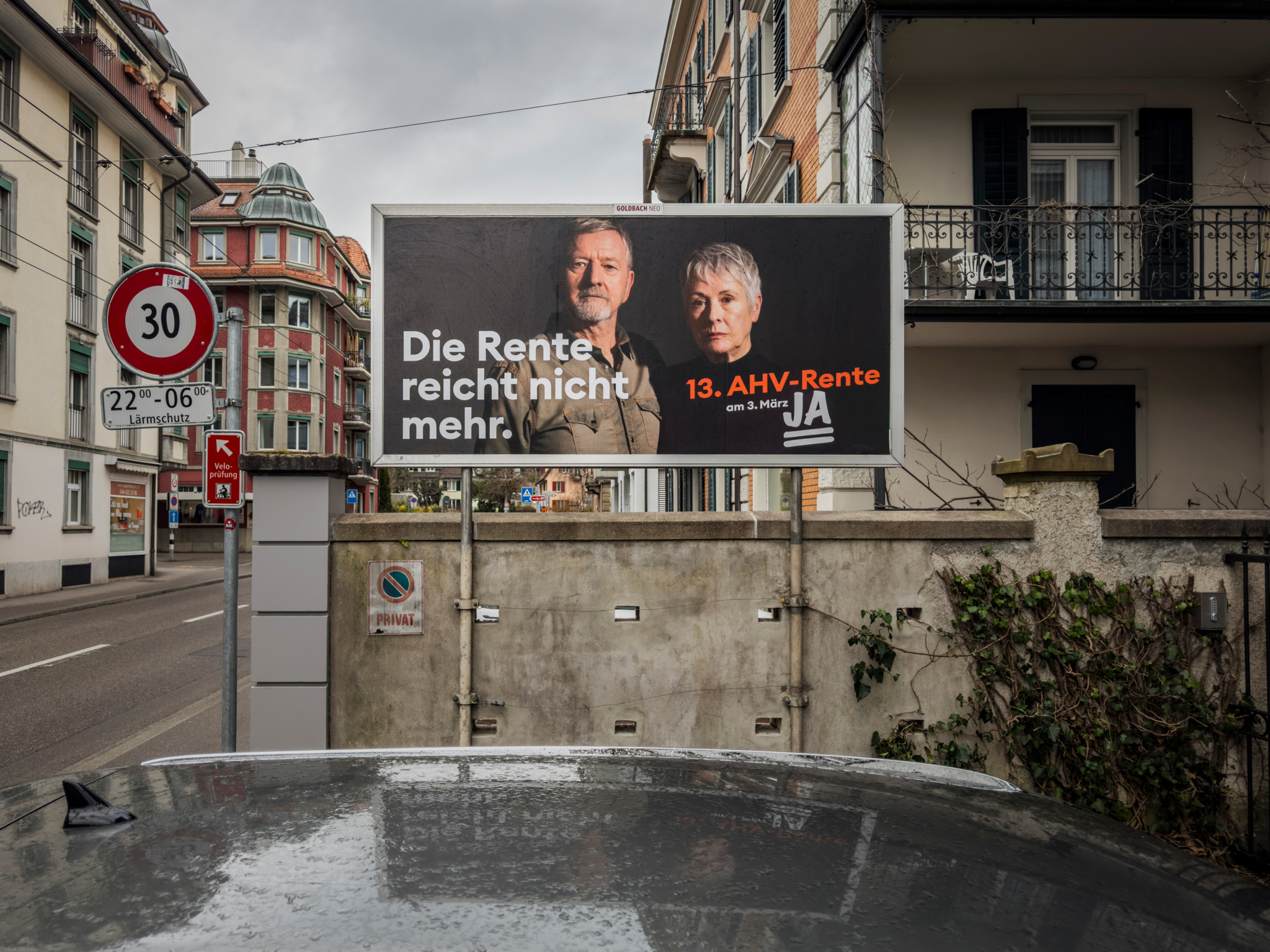 Plakate zur 13 AHV Renten initiative. 07.02.24
