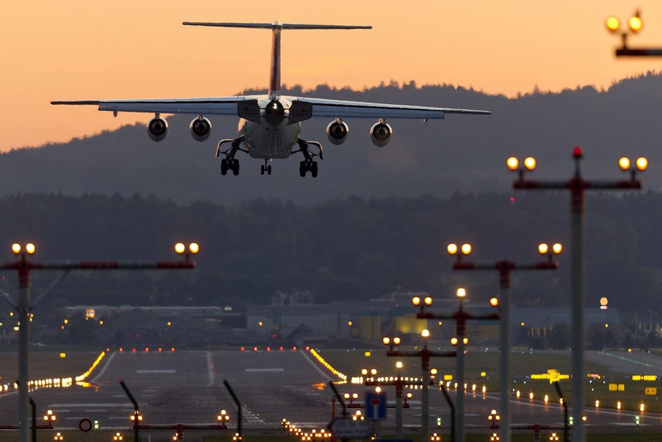 Wichtige Verkehrsprobleme für die Schweiz: Das Reglement des Zürcher Flughafens im Streit mit Deutschland, ...