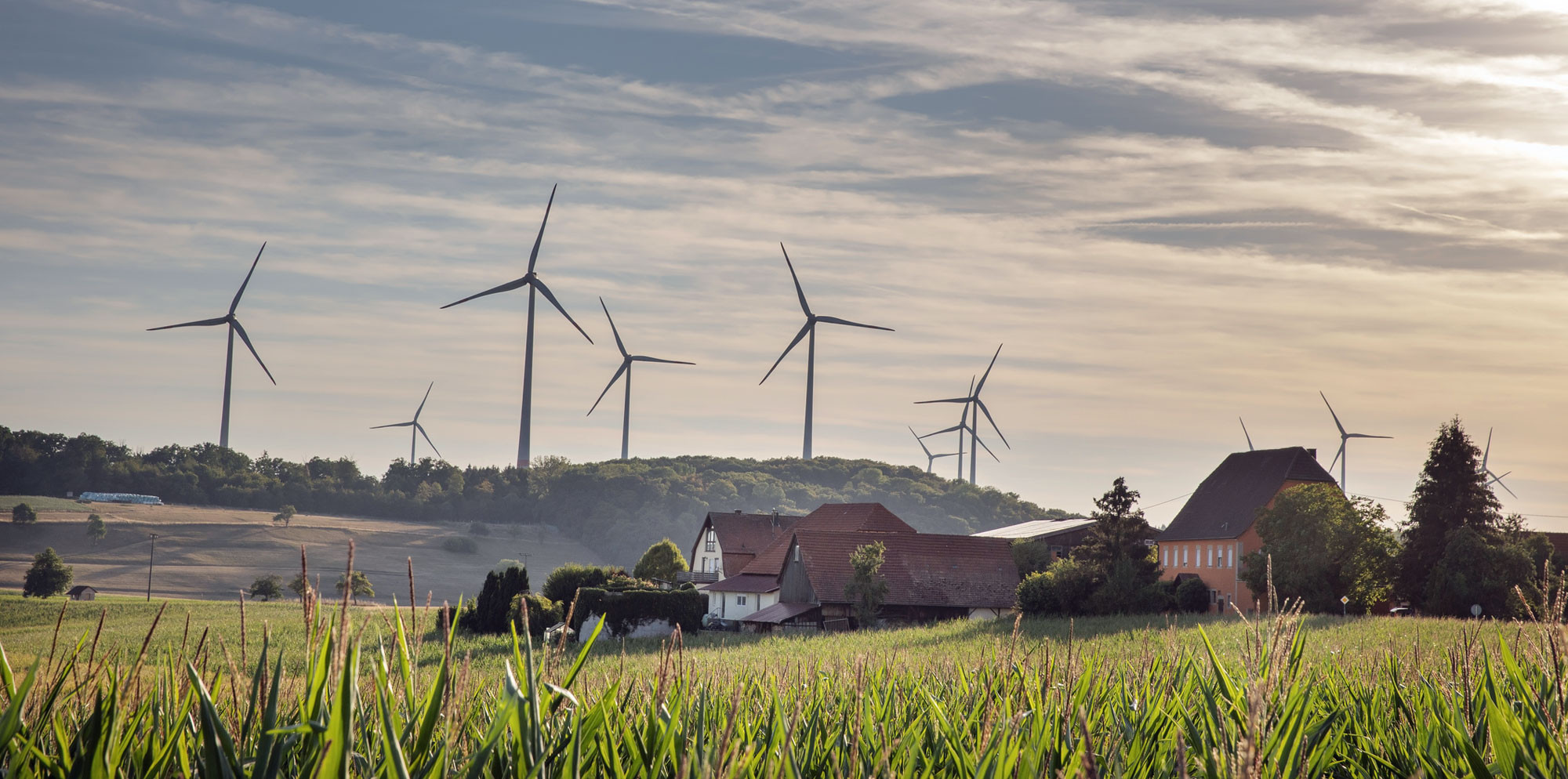 Die Landschaft wird sich durch Windparks und Solaranlagen verändern: Windpark auf dem Nufenenpass. 