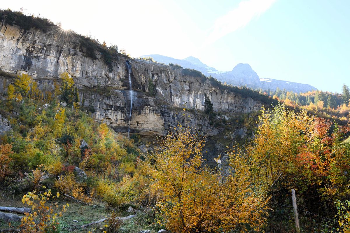 A proximité du col du Pillon, la cascade du Dar dans le massif des Diablerets, un des périmètres conséquents des Zones de tranquillité de la faune.