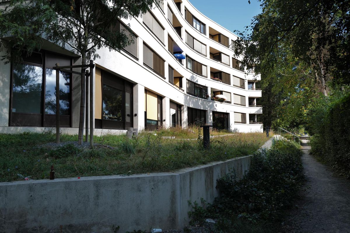 Un immeuble en forme de noeud papillon.
