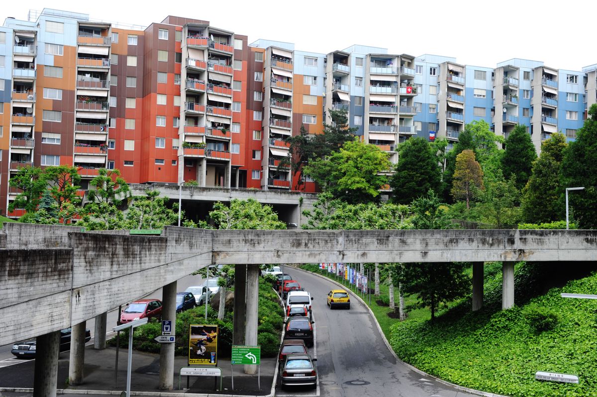 29/05/2008. Genève. Quartier des Avanchets. Le centre commercial voit ses commerces fermer un à un. Pierre Abensur.
