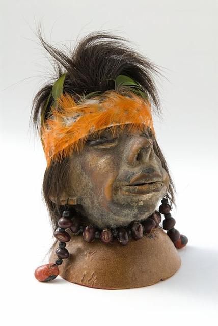 Tête humaine réduite de l’ethnie Shuar d’Amazonie.
