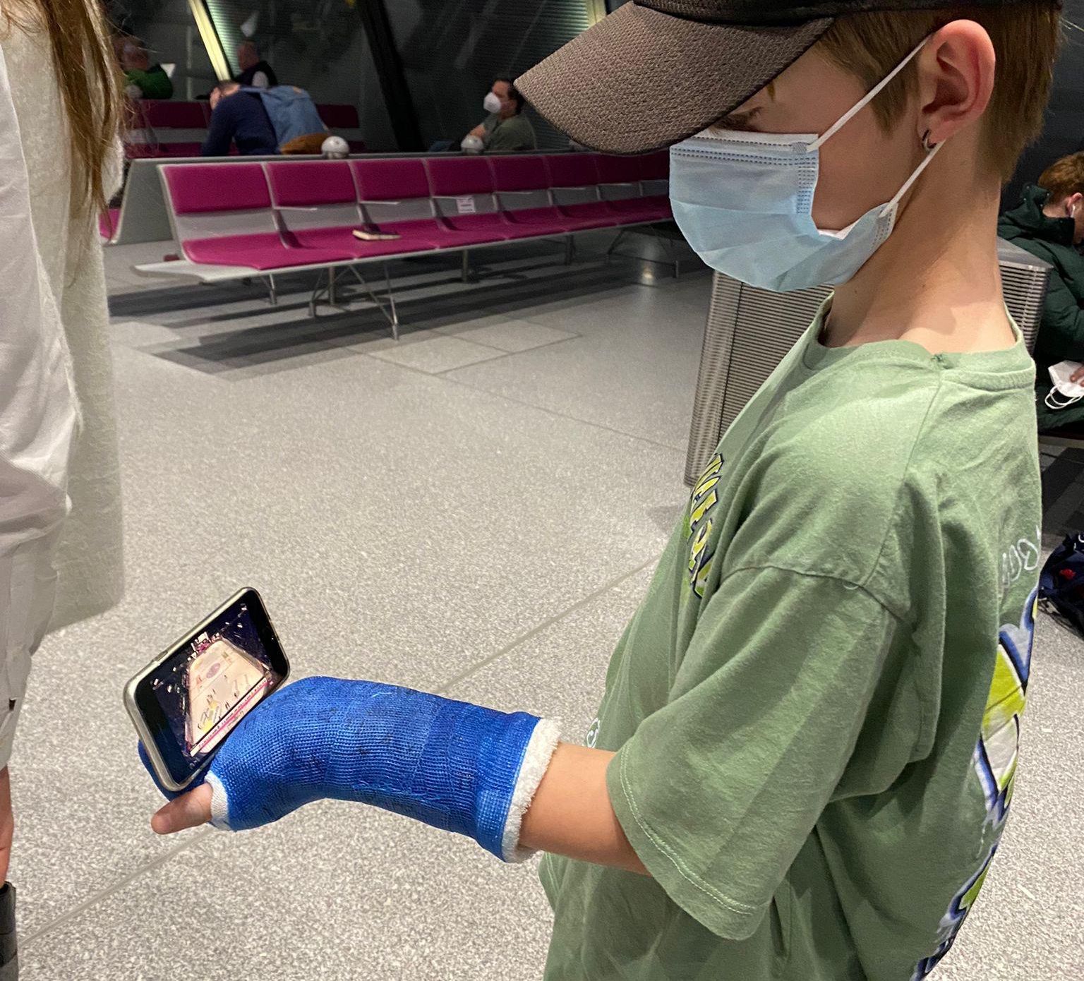 Quelques minutes avant l’embarquement, le garçon ne se doutait pas encore qu’il devrait rentrer chez lui plutôt que de passer le week-end à Londres.