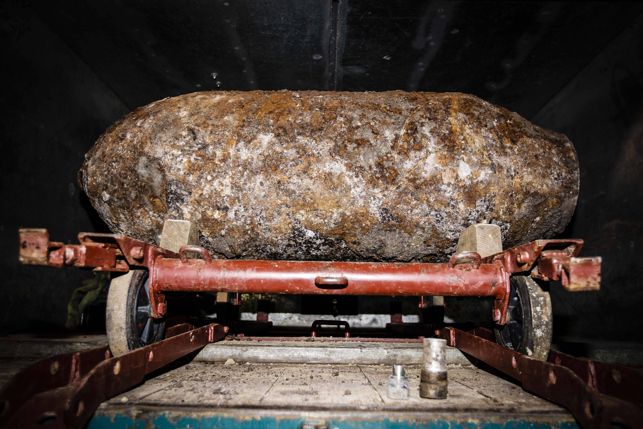 Restes de l’invasion soviétique: Une bombe soviétique de 500 kilos découverte dans un jardin