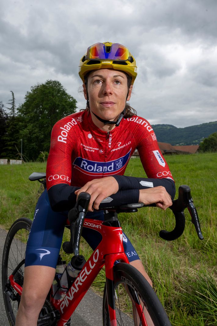 Champagne, le 11 juin 2024, Tour de Suisse cycliste fémini. La compétitrice Anna Kiesenhofer à l'entrainement  sur les lieux-mêmes de l'étape, dans le village de Champagne. ©Florian Cella/24H