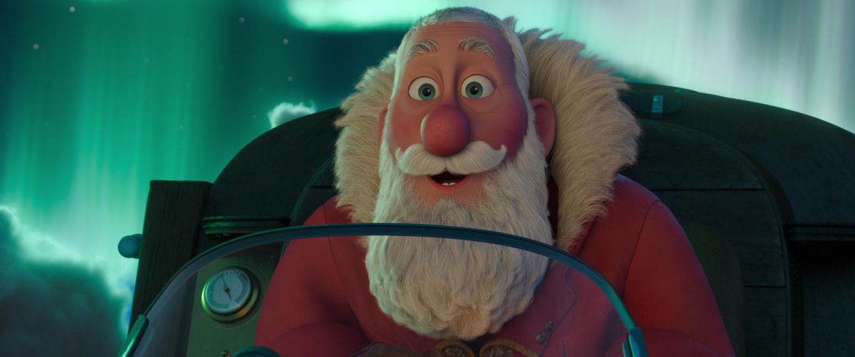 Père Noël animé avec barbe blanche et manteau rouge, assis dans un traîneau sous des aurores boréales, scène du film ’That Christmas’ de Netflix.