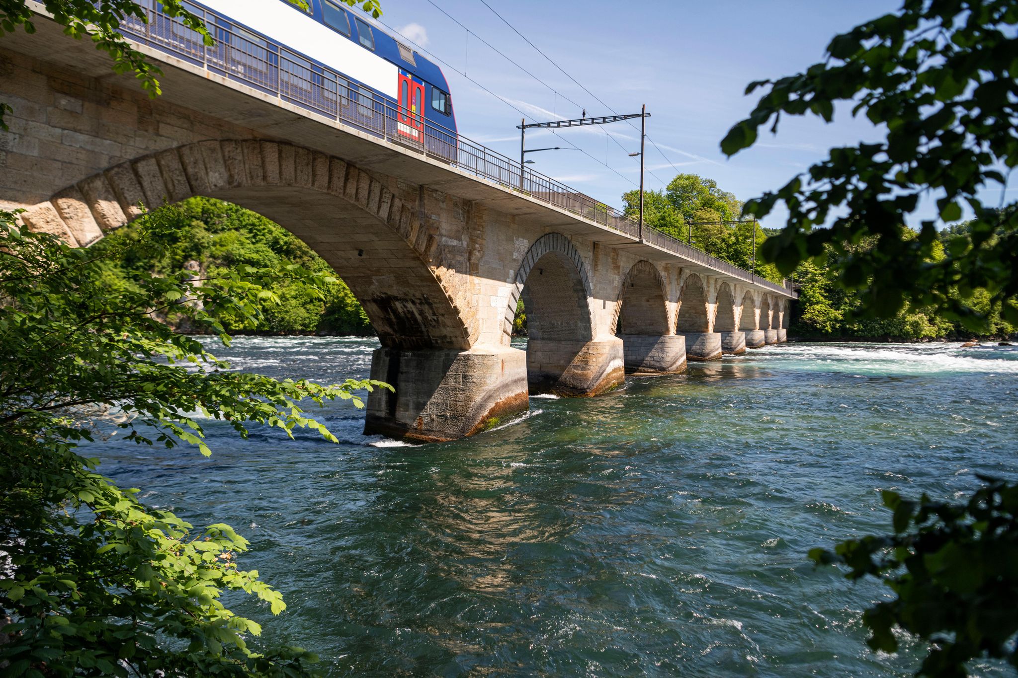 FIDUS、「Auf der Brucke in Zurich」 Zürich erinnert an New York: Neue Brücke für Velos und