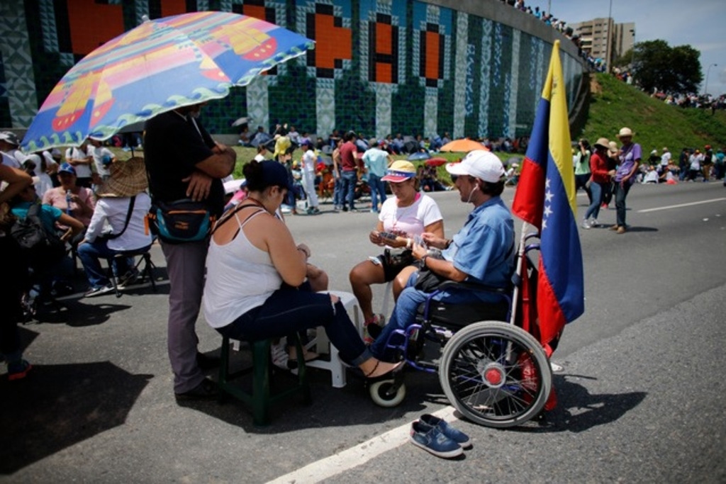 Sit-in géant contre le président Maduro