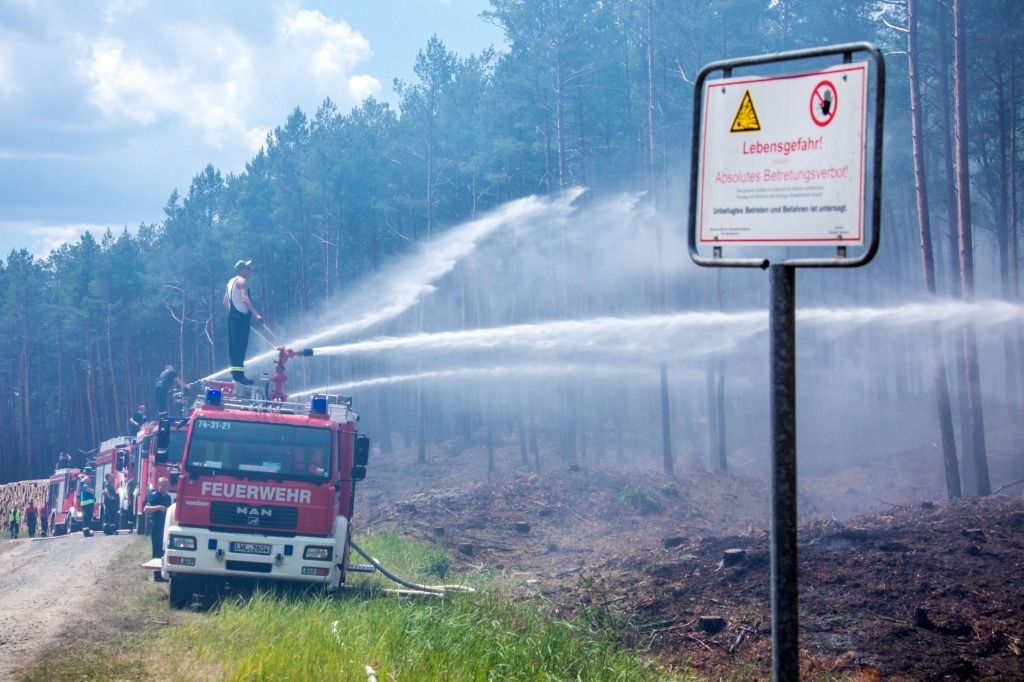 Un ancien terrain militaire prend feu