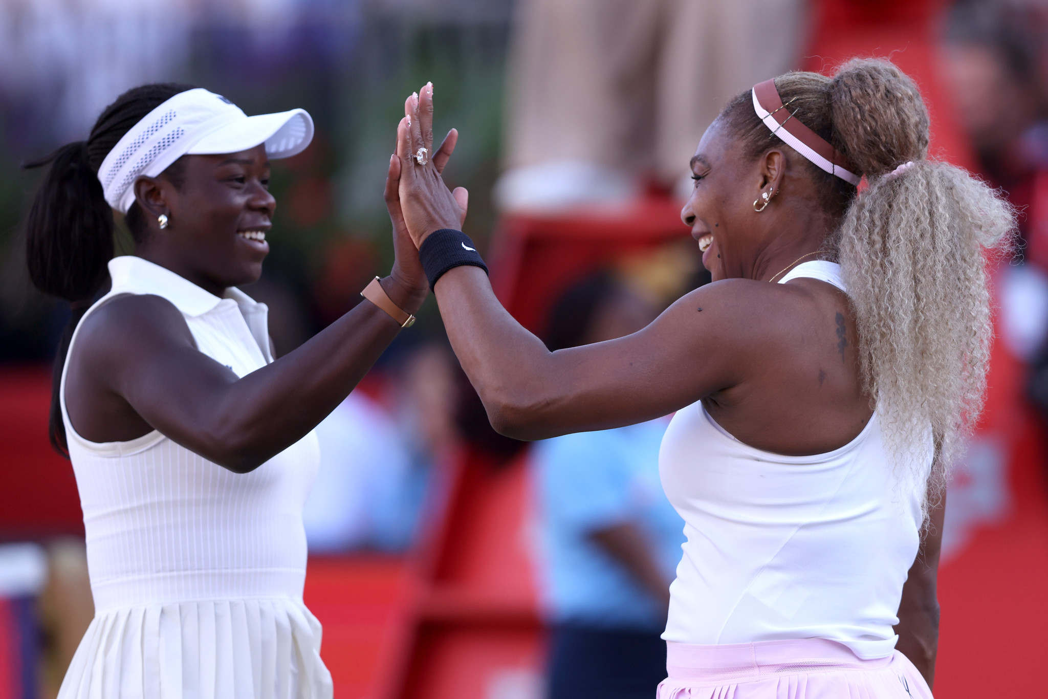 Nach vier Jahren Pause: Serena Williams gewinnt im Doppel be