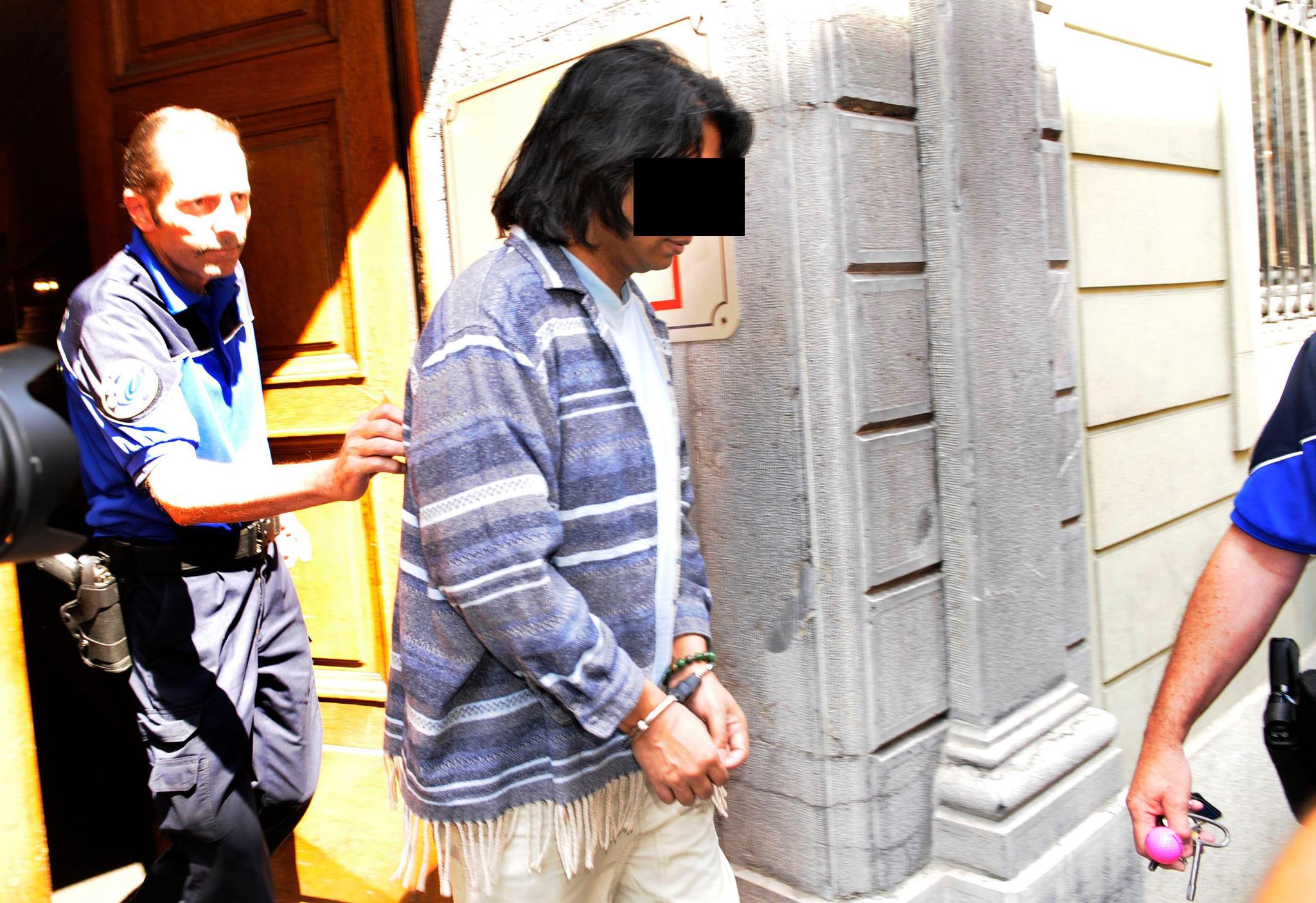 Vevey, 27 juin 2008, François Légeret sort du Tribunal criminel de Vevey qui sera le premier à le condamner. Tout au long de la saga judiciaire qui suivra (et qui continue avec une nouvelle demande de révision) il verra sa privation de liberté à vie confirmée. © Philippe Maeder