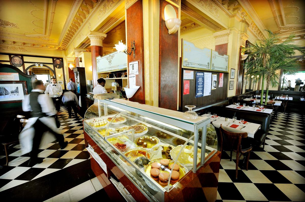 Le magnifique décor du Restaurant le Lyrique nous transporte ailleurs.