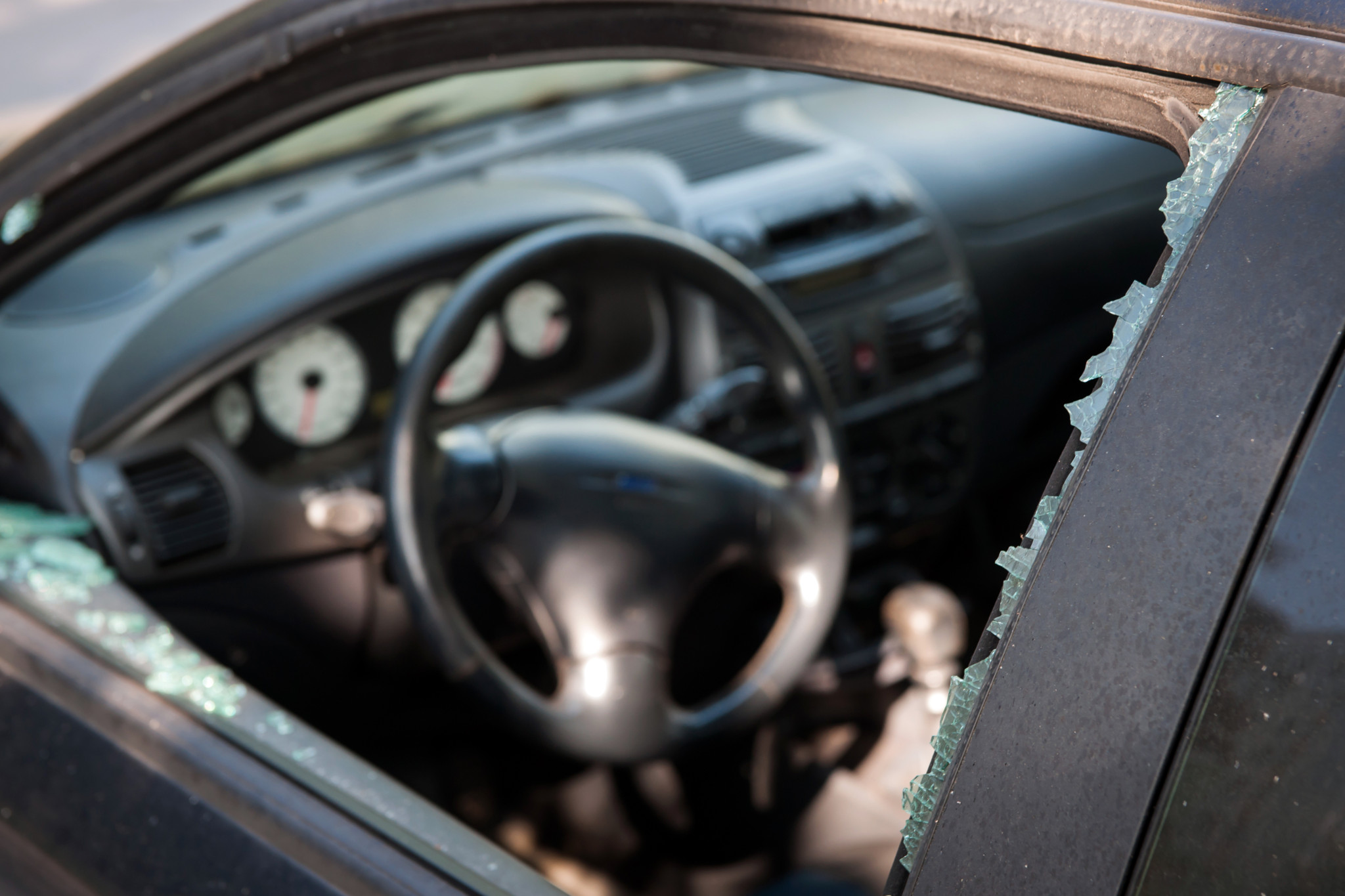 Tentative de vol à Annemasse: Il brise une vitre de voiture pour voler des objets mais se fait arrêter