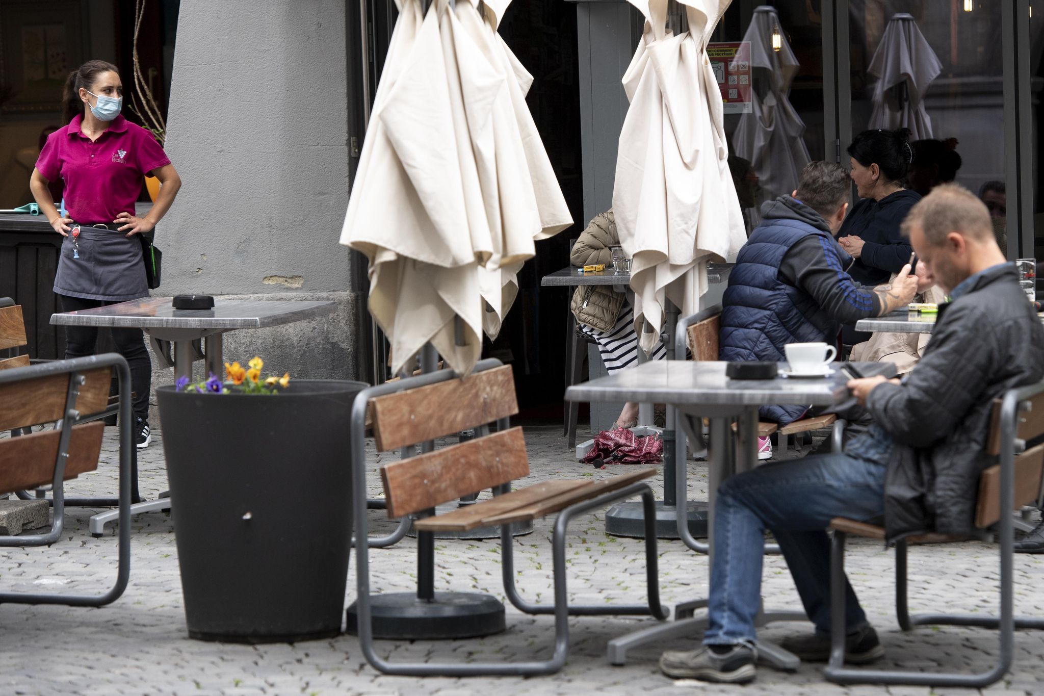 Les restaurants employant plus de 9 personnes ont été les plus touchés au cours du 1er trimestre. Au plus fort de la crise, 74% envisageaient de tailler dans leurs effectifs.