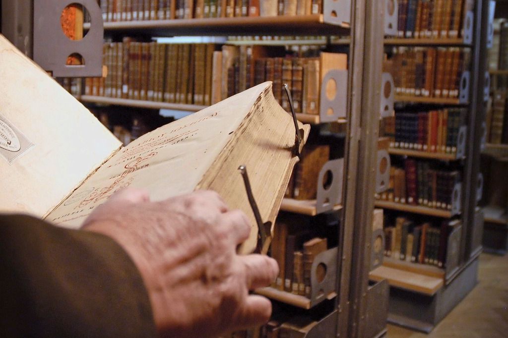 Vingt lettres volées à la Bibliothèque de Genève