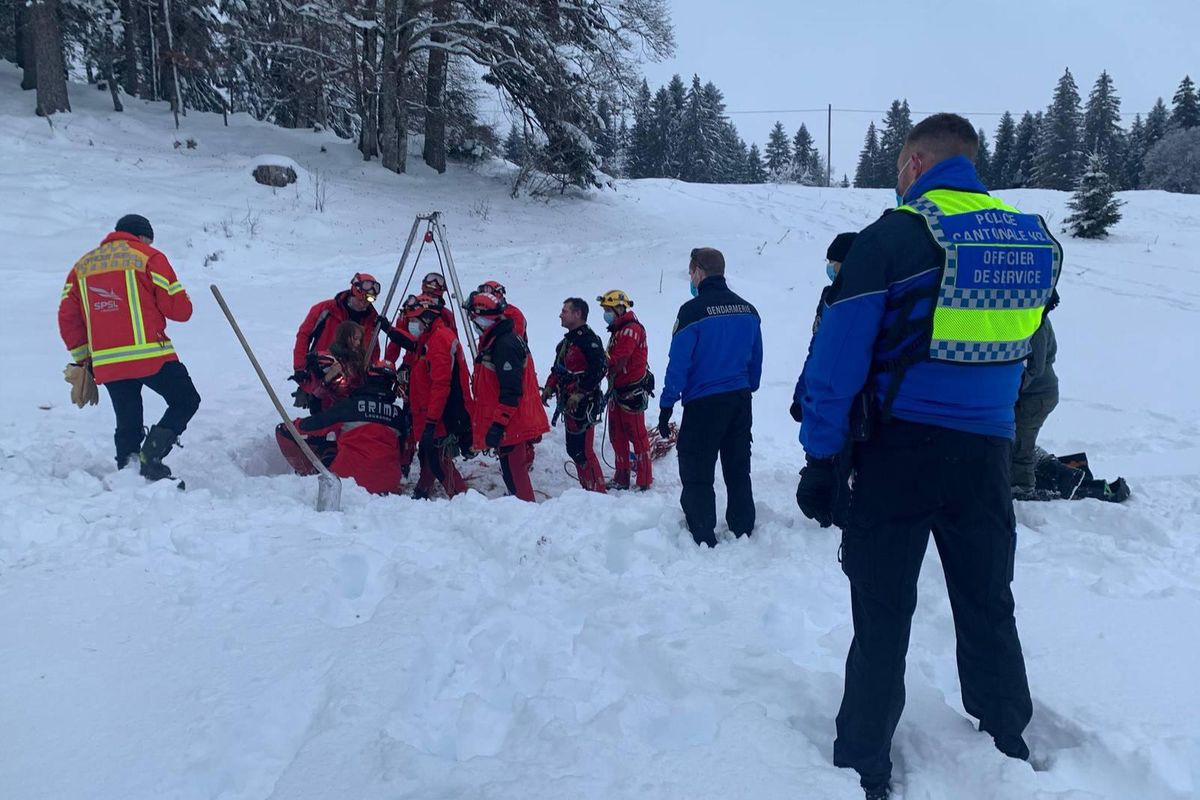 L’intervention a nécessité l’engagement de plusieurs patrouilles de gendarmerie, d’un spécialiste montagne de la gendarmerie, de 10 intervenants du GRIMP et de la PCi.