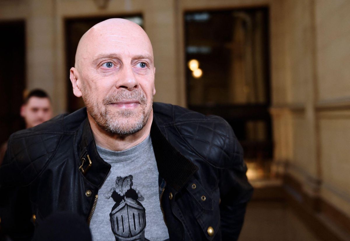 En mars 2015, Alain Soral comparaissait à Paris après avoir posté une photo sur laquelle il faisait une «quenelle», geste considéré comme antisémite, devant le Mémorial de la Shoah à Berlin.