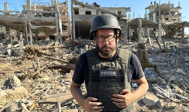 Paul Ronzheimer in Gaza: «Jemand behauptet, ich stünde vor einem Greenscreen.» 