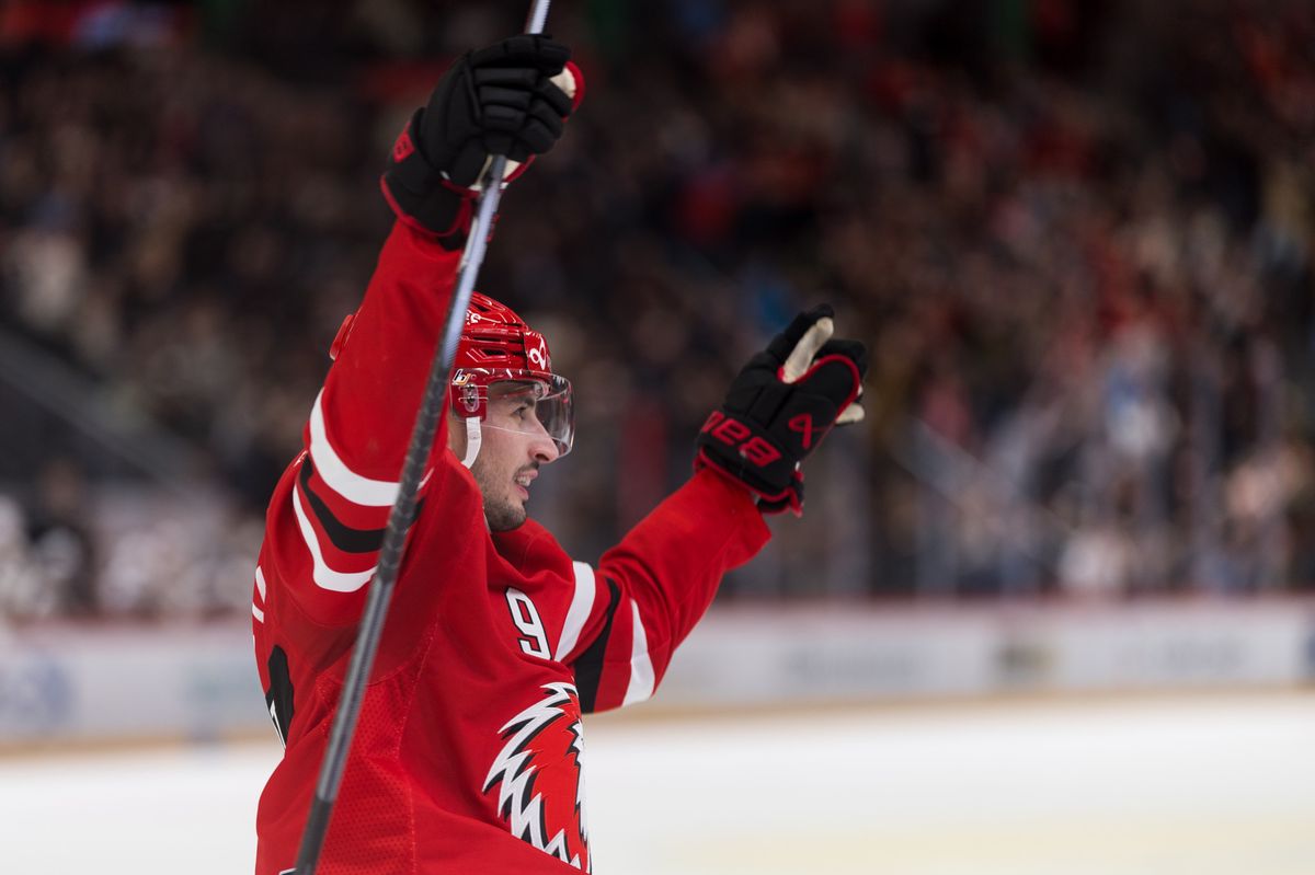 Joie du LHC apres le 1-0 de Theo Rochette (LHC), Damien Riat (LHC), pendant le match entre le Lausanne Hokey Club et le Geneve-Servette Hockey Club comptant pour le championat de National League, le mardi 17 septembre 2024 a la Vaudoise Arena, a Lausanne (Bastien Gallay / GallayPhoto)