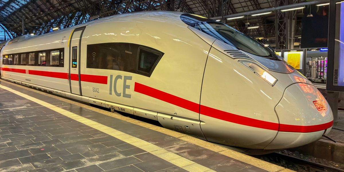 ICE overhead line: Train with 600 passengers blocked in Zahna