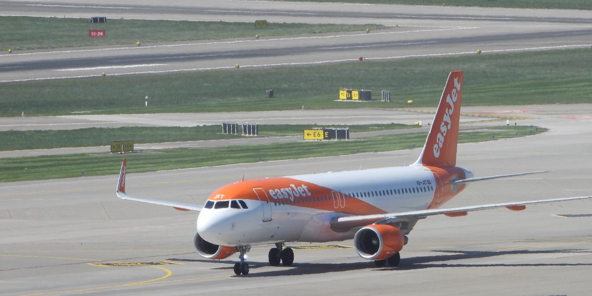 Unruly-Passengers-in-Teneriffa-10-Personen-liefern-sich-Schl-gerei-auf-einem-Flug-von-Easyjet