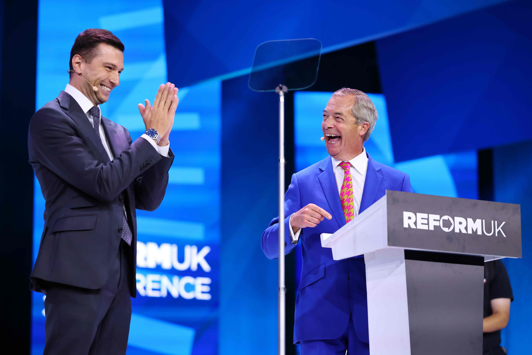 Extrême droite européenne: Farage et Bardella signent un protocole d’accord sur l’immigration