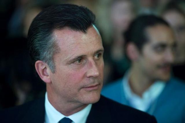 Philipp Hildebrand a démissionné le 9 janvier 2012 de son poste après avoir été mis en cause pour un achat de devises controversé imputé à sa femme.