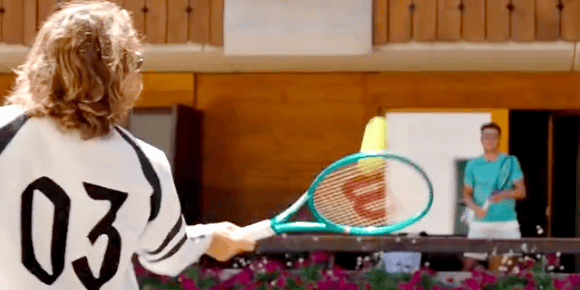 Tennis-einmal-anders-Die-spezielle-Balkon-Challenge-beim-Tennisturnier-in-Gstaad