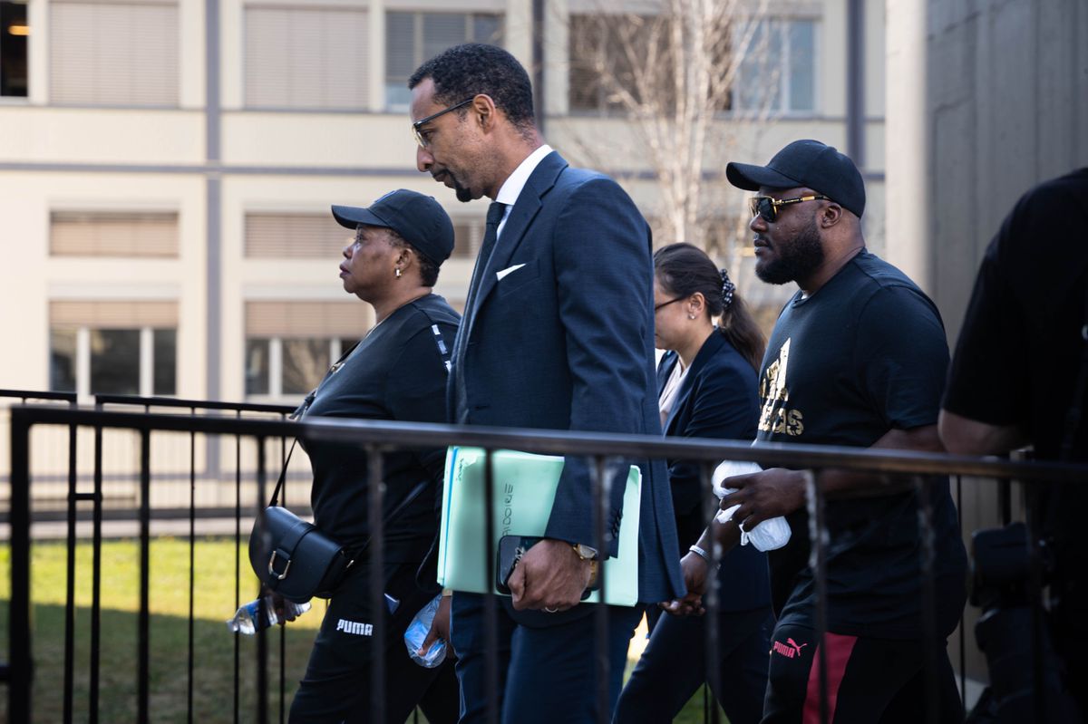 Me Ntah (au centre) s’est insurgé en entendant les propos de son collègue, Me Rossel.