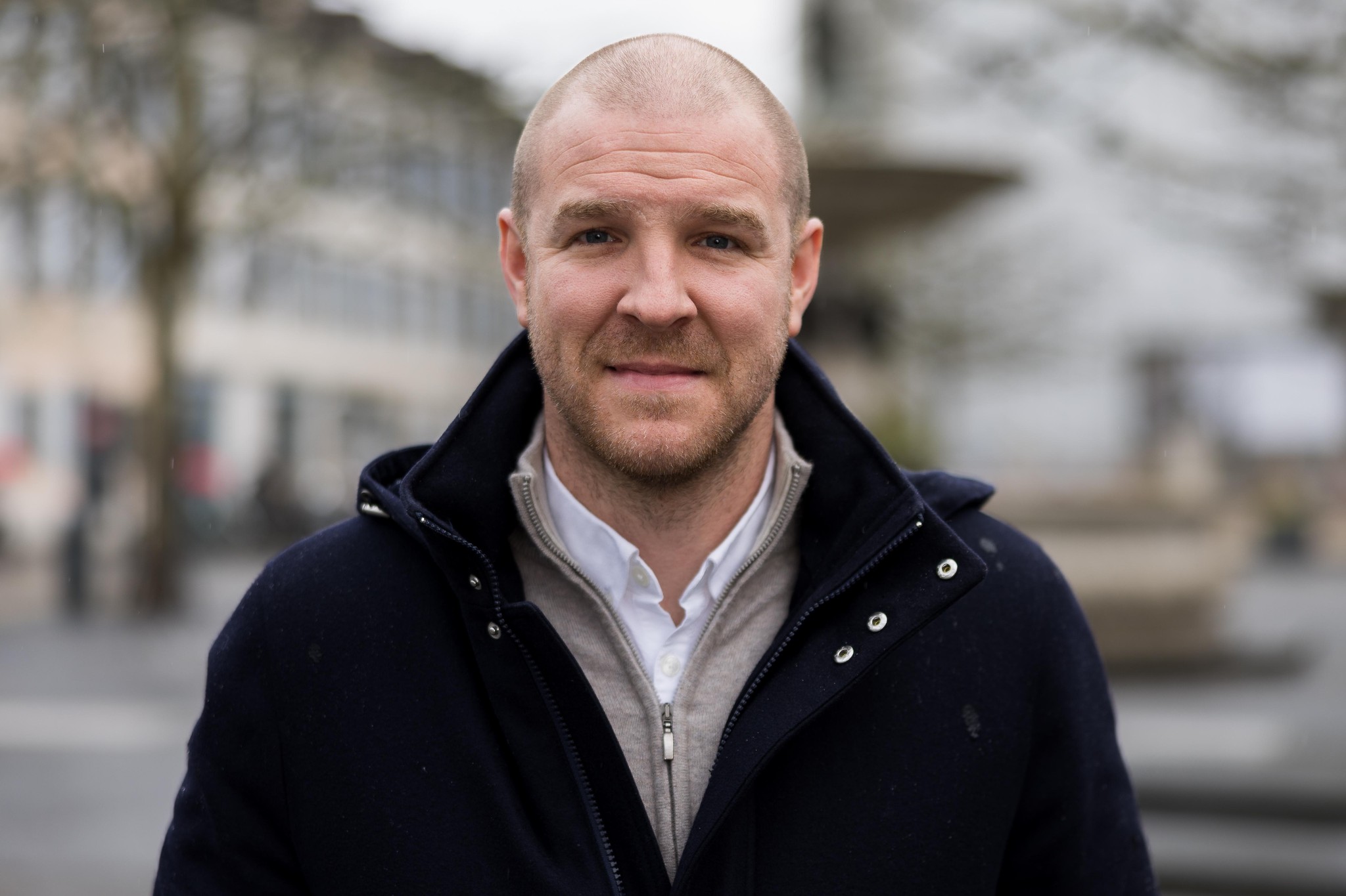 Philippe Senderos, spécialiste de haute performance à la FIFA, photographié à la Place du Marché à Carouge, le 13 février 2025.