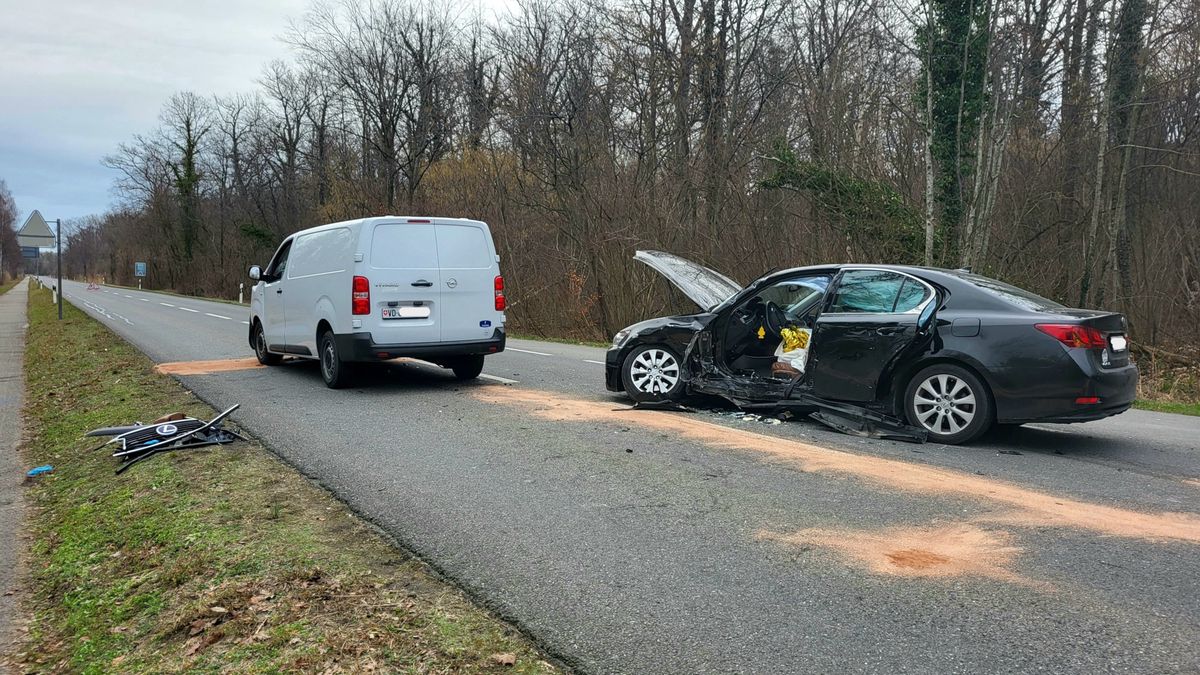Photo de l'accident entre deux véhicules sur la route Yverdon-Yvonand