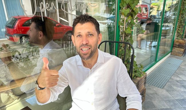 Milaim Rama a aujourd’hui 47 ans. Il y a vingt ans, il était le premier Kosovar à jouer pour la Suisse, appelé par Köbi Kuhn. Il est à Pristina pour supporter ses deux pays de cœur lors du Kosovo-Suisse de ce samedi soir.