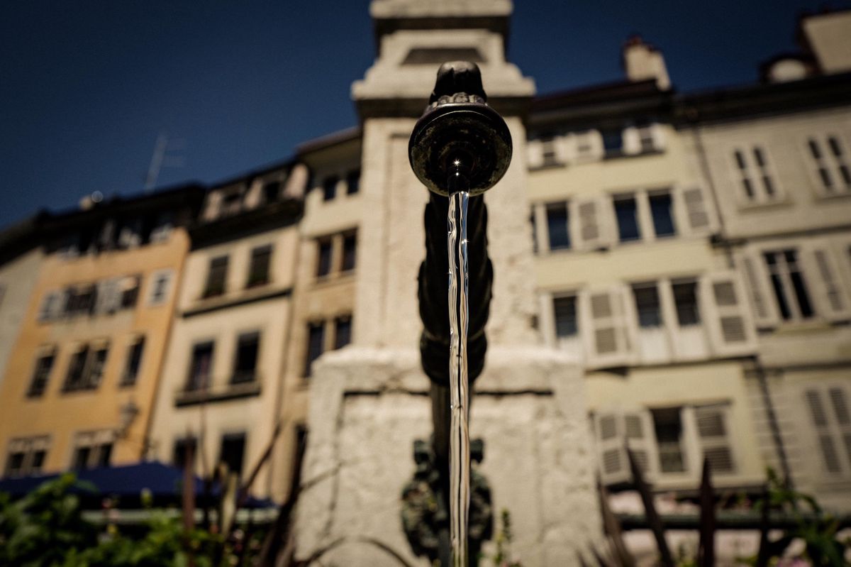 Fontaine du Bourg-de-Four: de l’eau fraîche, gratuite, pour toutes et tous.