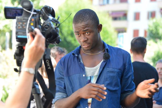 Patrick, requérant du Nigeria, s'exprime pour la RTS, à la sortie de la rencontre entre la ville de Renens et du service population du canton de Vaud, concernant l'avenir du "Sleep-in" et des migrants qui dorment dehors, devant la salle de spectacle de Renens. (Lundi 03 aout 2015). Patrick, requérant du Nigeria, s'exprime pour la RTS, à la sortie de la rencontre entre la ville de Renens et du service population du canton de Vaud, concernant l'avenir du "Sleep-in" et des migrants qui dorment dehors, devant la salle de spectacle de Renens. (Lundi 03 aout 2015).