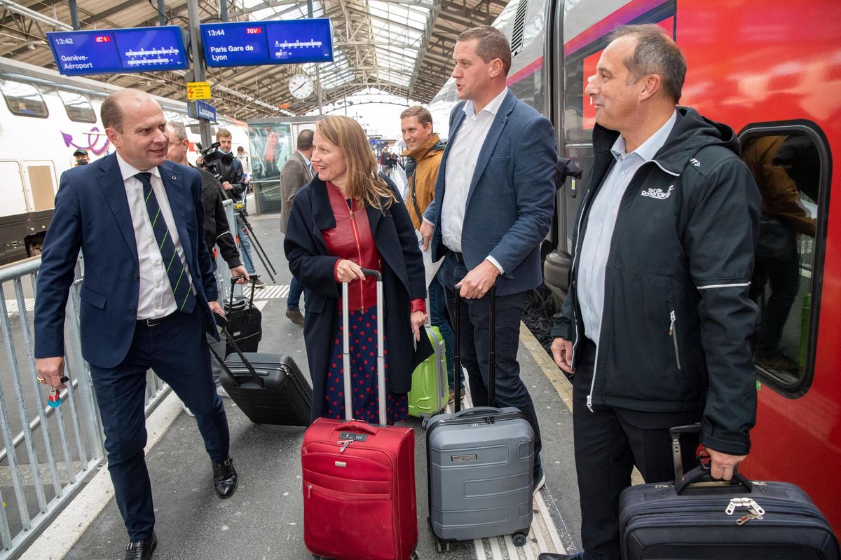 Lausanne, 13 octobre 2021, Départ de la délégation aiglonne et lausannoise pour Paris afin d'officialiser Lausanne comme ville étape pour le Tour de France 2022 . iCI, DE G. à D.: Philippe Leuba, Emilie Moeschler, Gregory Devaud  et Richard Chassot.  ©Florian Cella

