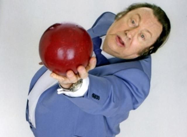 Avec Raymond Devos, un jongleur de génie avec les mots, le rire est le plus court chemin vers l'émotion et la fantaisie. DR